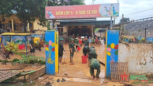 Lực lượng vũ trang Quân khu 4 kịp thời giúp dân ứng phó, khắc phục hậu quả mưa lũ